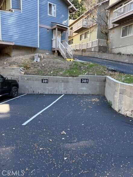 Building Photo - 301 Canyon Crest Ln