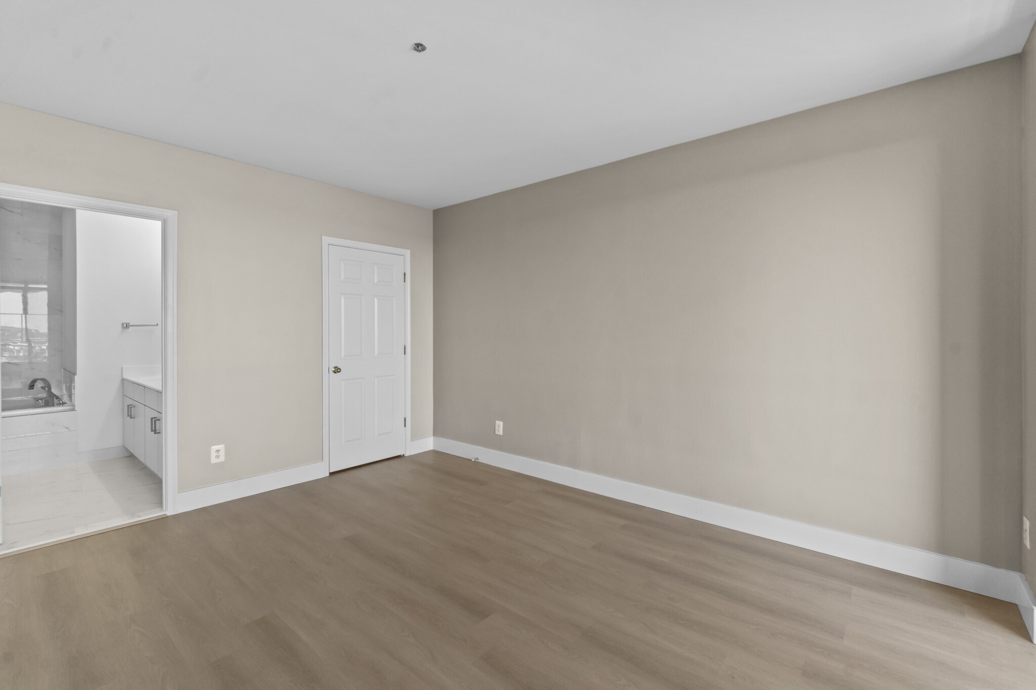 Building Photo - 100 Harborview Dr
