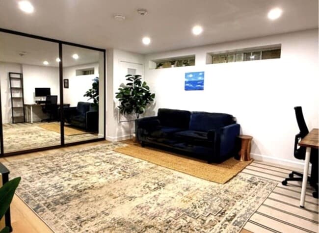 Building Photo - Furnished Multi-Level Townhome in South Redondo Beach – Available for 6–12 Months