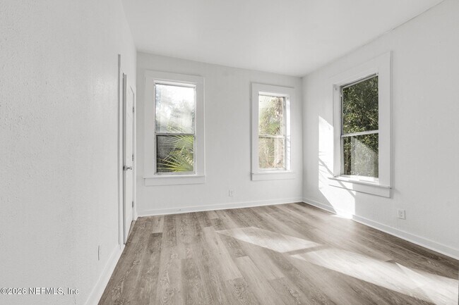 Building Photo - 522 W 21st St