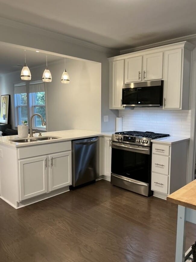 Building Photo - Normaltown home, a Charming 3 bedroom/ 2 bathroom Home Close to UGA and Hospitals!