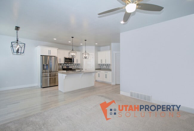 Building Photo - 1734 W Newcastle Ln