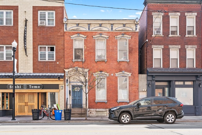 Building Photo - 2120 E Carson St