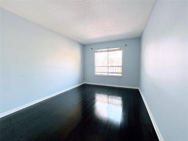 Building Photo - 2032 Discovery Cir E