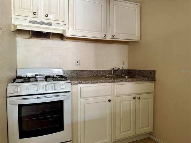 Building Photo - 121 Oyster Bay Cir