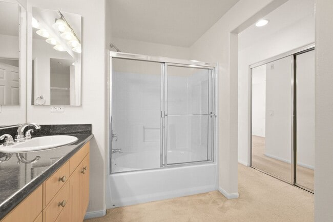 Building Photo - Act Fast: Charming Townhome in Central San...
