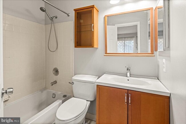 Building Photo - 60 Hampshire Dr