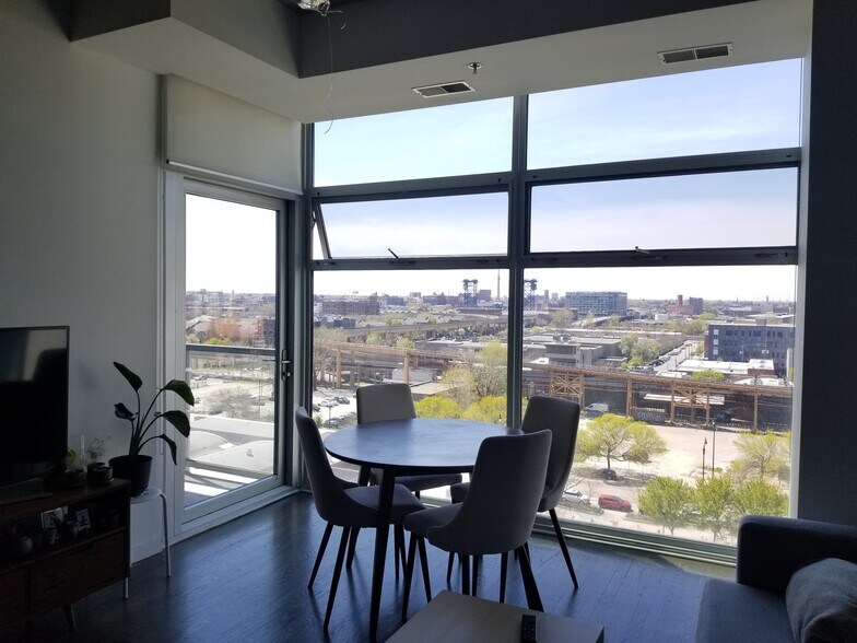 Living Room - 1620 S Michigan Ave