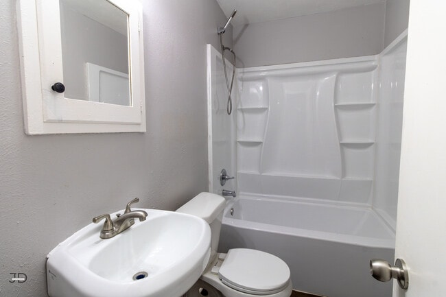 Building Photo - 1808 Las Cruces Ln