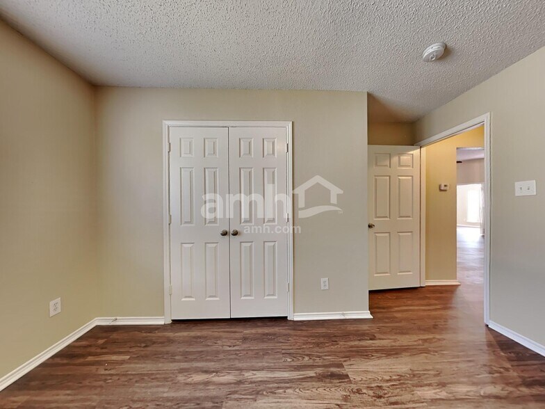 Building Photo - 733 Grandview Ave