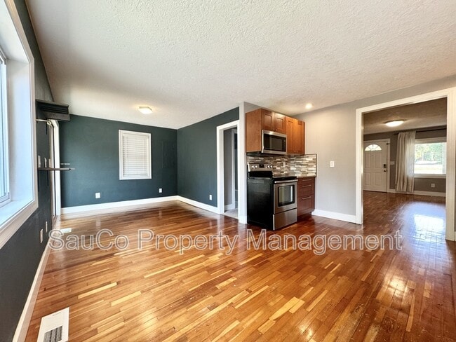 Building Photo - 6543 SE Borwick St