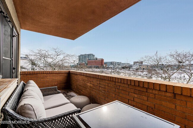 Building Photo - 321 Sunset Ave