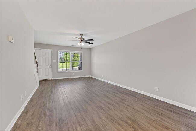 Building Photo - The Stowe Court Dog Friendly Condo for rent!