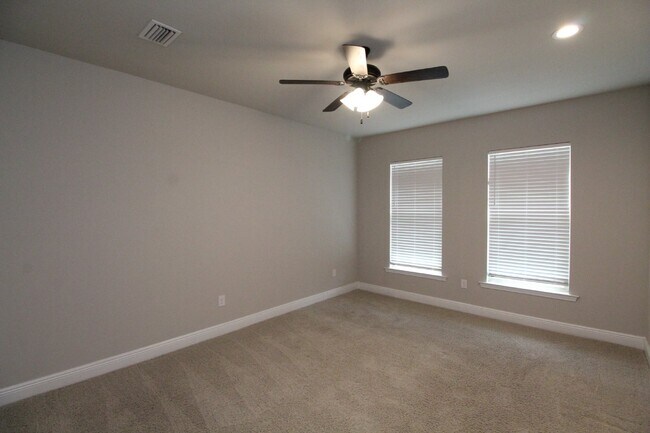 Building Photo - Spacious 3BR/2BA Home Near Navy Federal HQ with Split Floor Plan, High Ceilings & 2-Car Garage