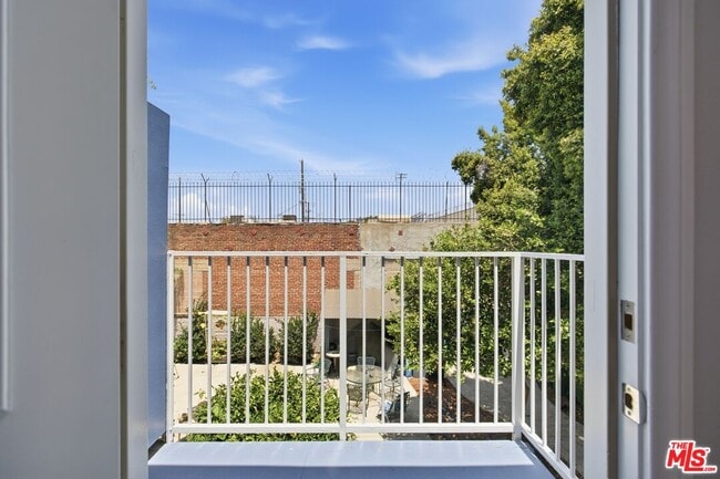 Building Photo - 171 E 35th St