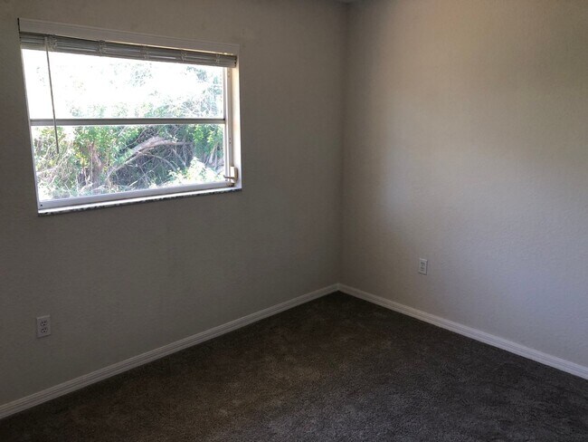 Building Photo - Spacious & Stylish 4-Bedroom Home – Prime ...