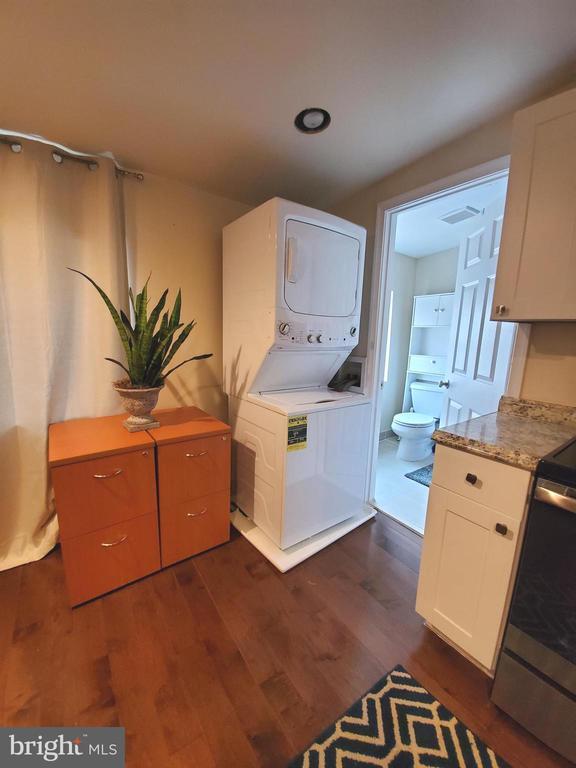 Building Photo - 600 S Washington St