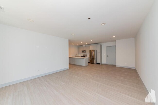 Building Photo - 4 bedroom in Chicago IL 60660
