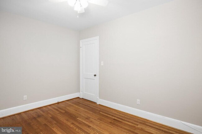 Building Photo - 1213 Stafford Ave