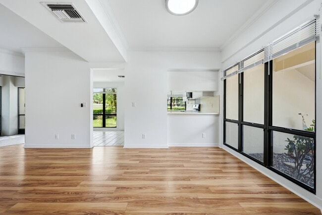 Building Photo - 101 Waterview Dr