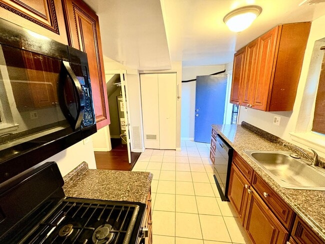 Building Photo - Beautifully Renovated 2-Bedroom Home in Baltimore, MD!