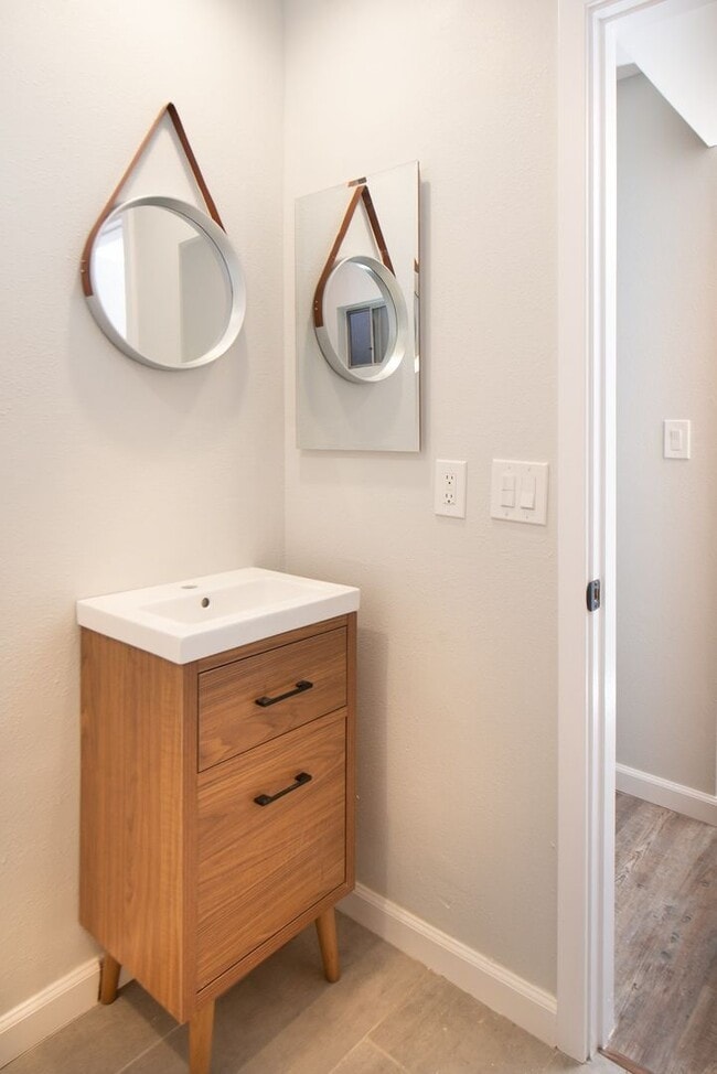 Building Photo - Fully Remodeled Townhouse in Gated Gardena...