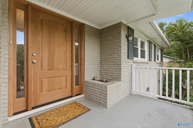 Building Photo - 2117 Shades Crest Rd SE