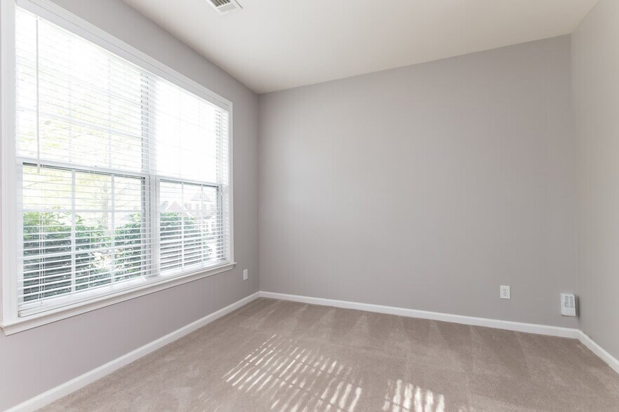 Building Photo - 3675 Fedorite Walk