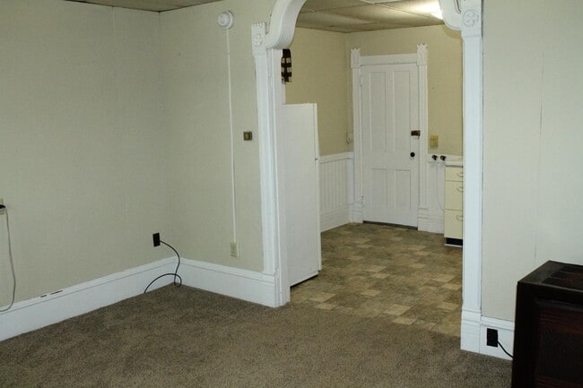 Building Photo - 119 Elm St