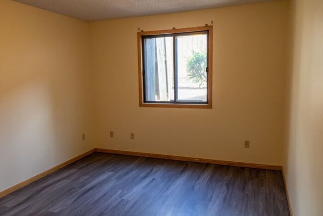Building Photo - $1,500 | 2 Bedroom, 1 Bathroom | 1st Floor...