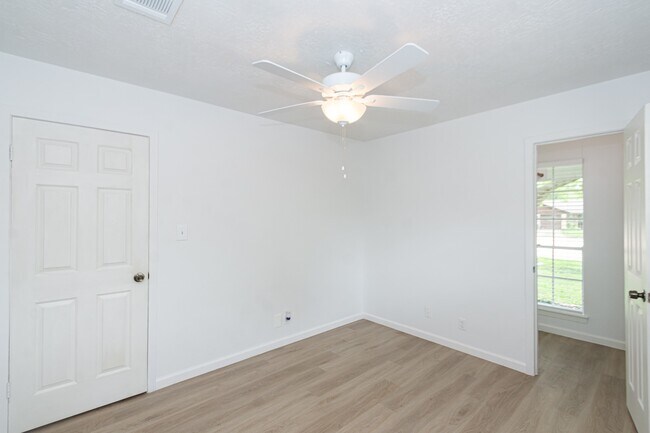 Building Photo - 5704 Leggett Ln