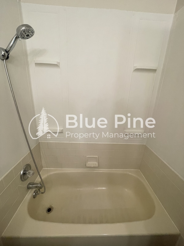 Building Photo - 678 Foster Dr