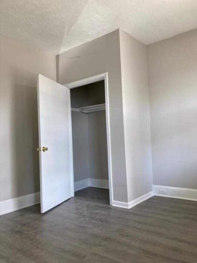 Building Photo - 3608 Howard Park Ave