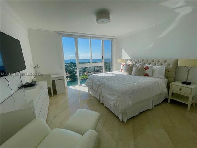 Building Photo - 4775 Collins Ave