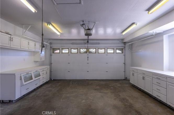 Building Photo - 15815 Silvergrove Dr