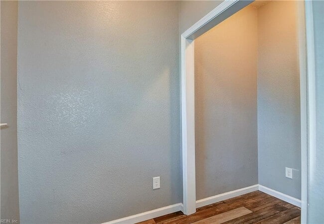 Building Photo - Three Story Condo near the Oceanfront