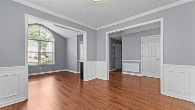 Building Photo - 450 Manor Glen Dr