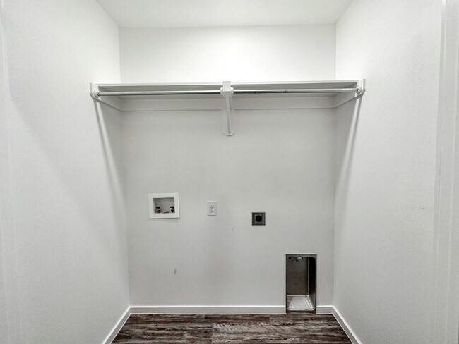 Building Photo - 3-Bedroom Duplex in Frenship ISD!