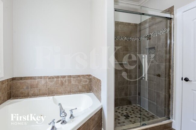 Building Photo - 7131 Greystone Village Ct