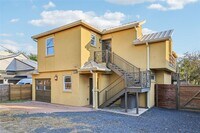 Building Photo - 1 bedroom In Unique Duplex East of Downtown