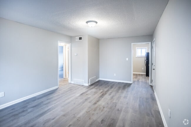 2 BR, 1.5 BA - 863SF - Westside Manor