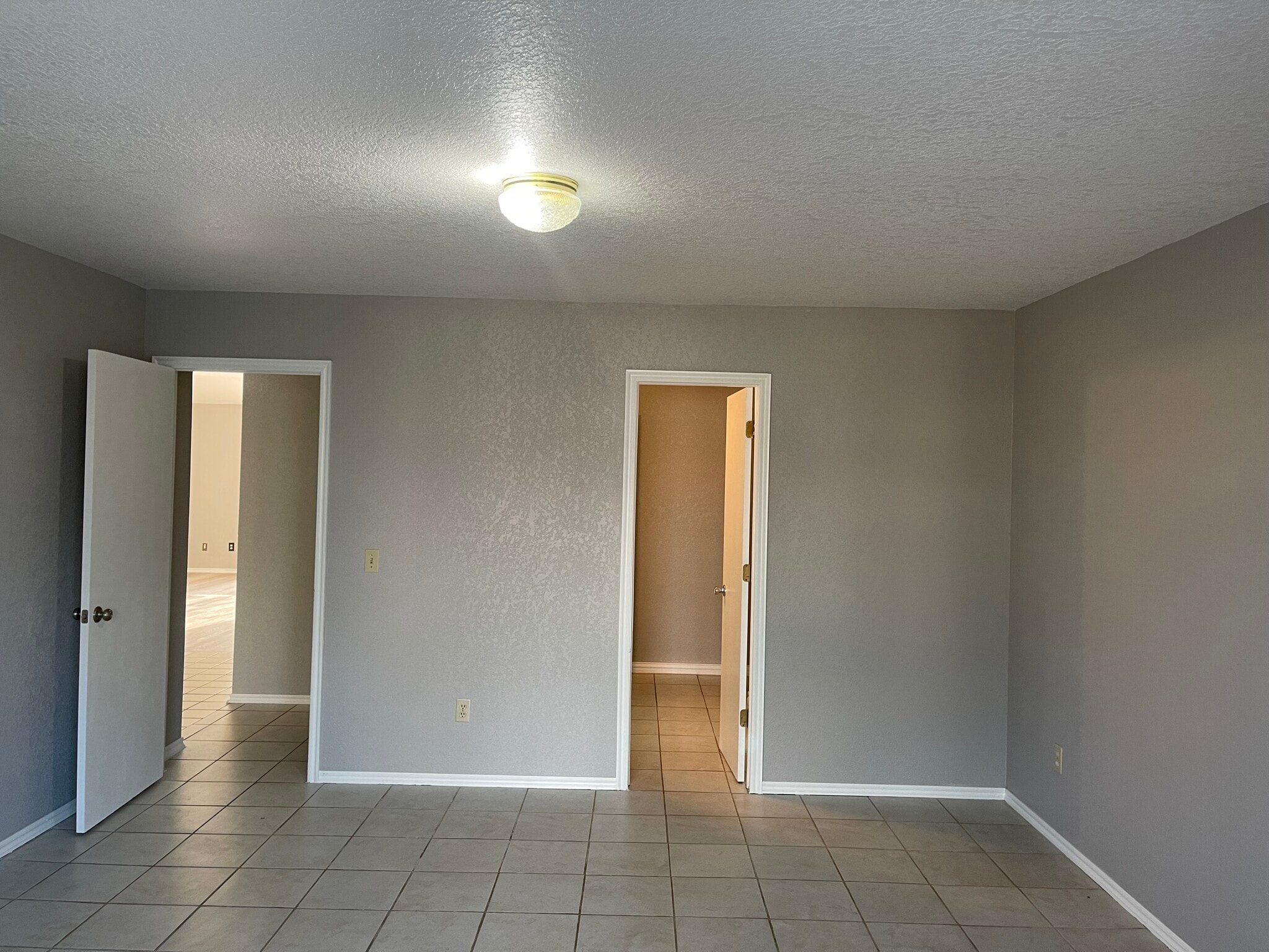 master bedroom - 1309 Grand Mnr