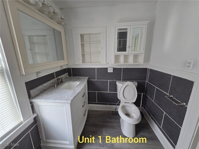 Building Photo - 3658 W 58th St