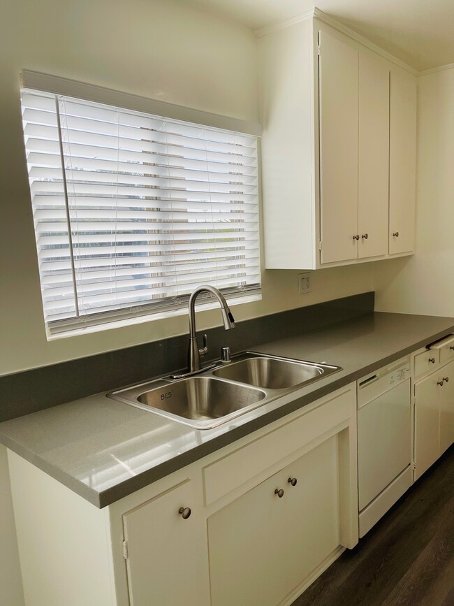 Building Photo - 5635 Laurel Canyon Blvd