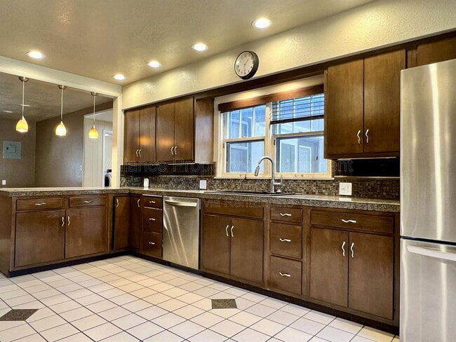 Building Photo - 401 Cheyenne Blvd