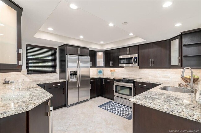 Building Photo - 415 NW North River Dr