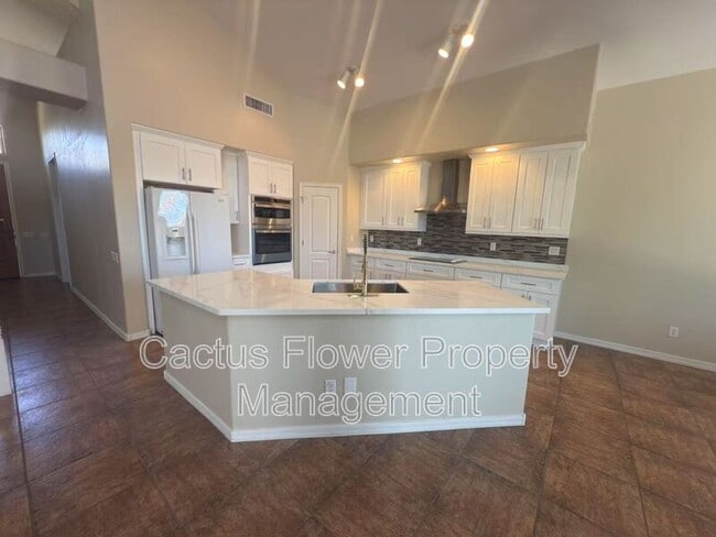 Building Photo - 749 E La Costa Dr