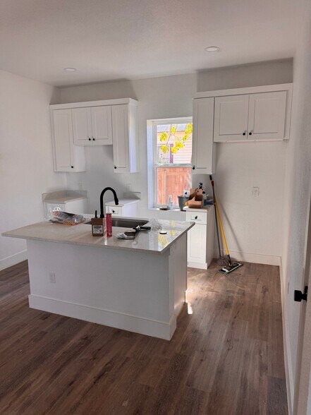 Building Photo - 2402 Saunders Ave