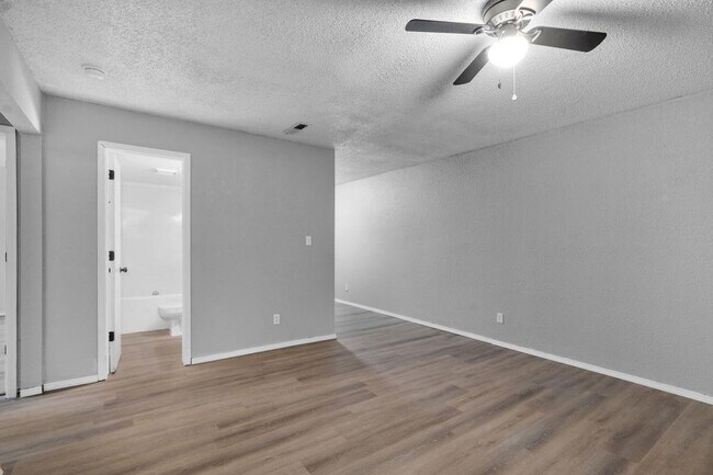 Building Photo - 865 S Douglas Ave