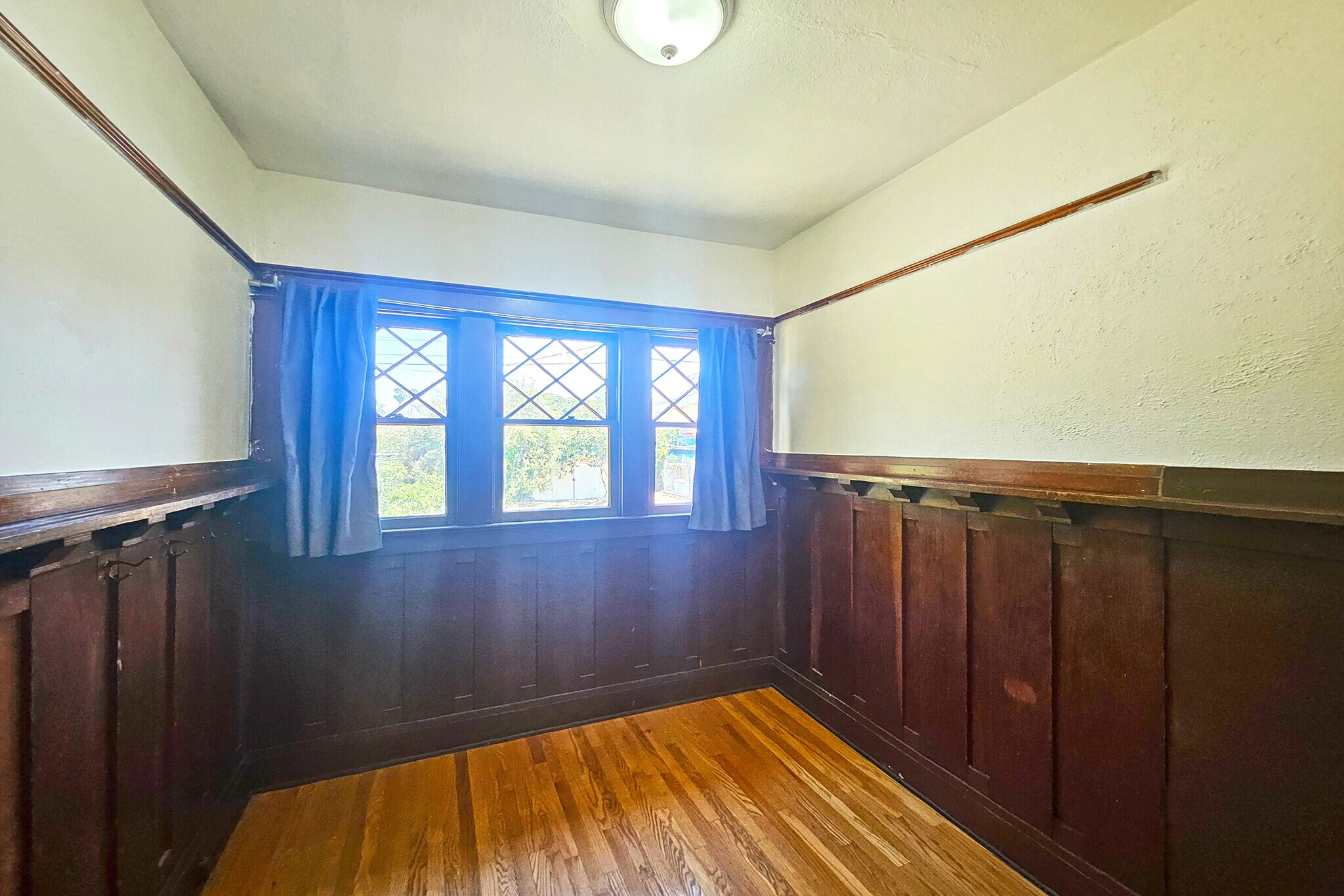Building Photo - 648 N Heliotrope Dr